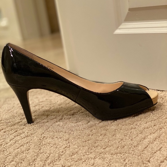 Tahari Black Patent Peep Toe Pumps - Picture 2 of 6